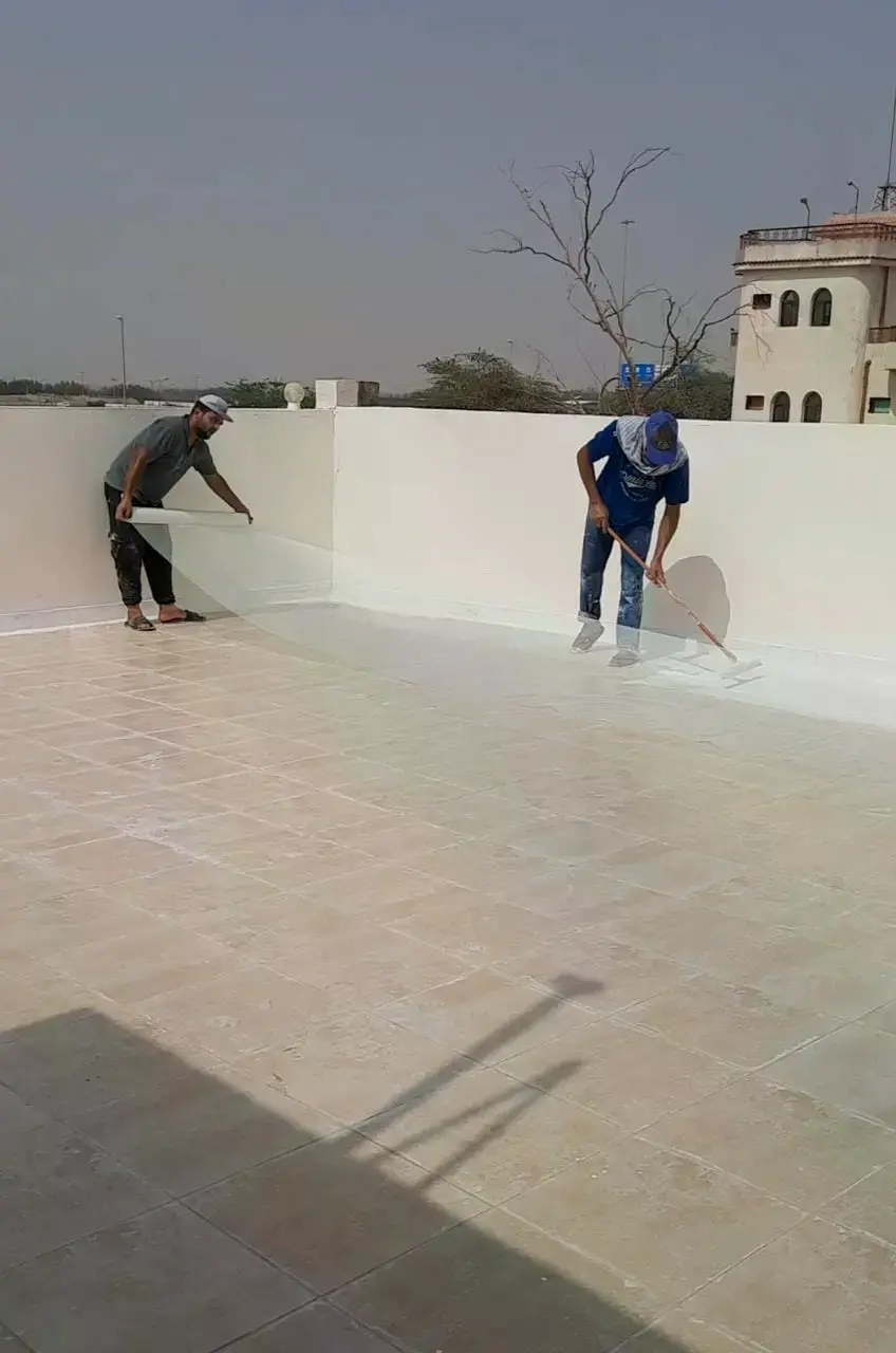 عزل الاسطح من الامطار 4 كشف تسرب المياه تحت البلاط بجدة